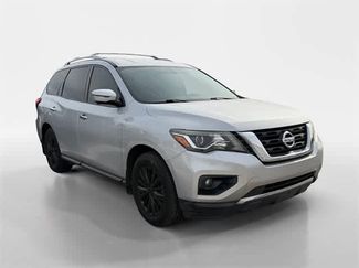 Used 2018 Nissan Pathfinder SL video 2