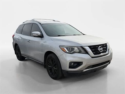 Used 2018 Nissan Pathfinder SL image 2