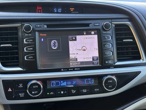 Used 2019 Toyota Highlander XLE image 19