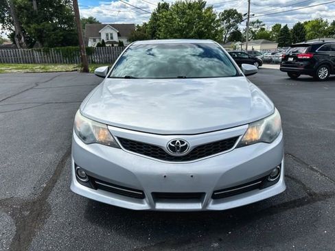Used 2014 Toyota Camry SE FWD image 2