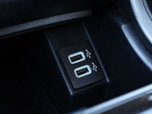 Used 2020 Ford Edge SE image 23