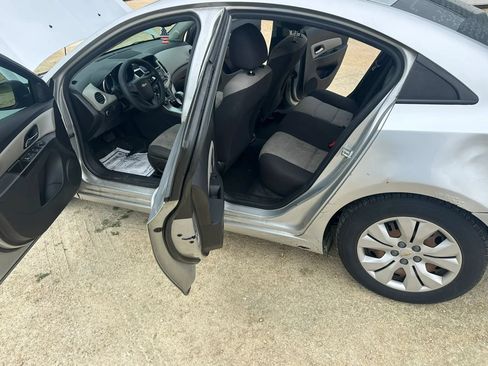 Used 2016 Chevrolet Cruze LS FWD image 11