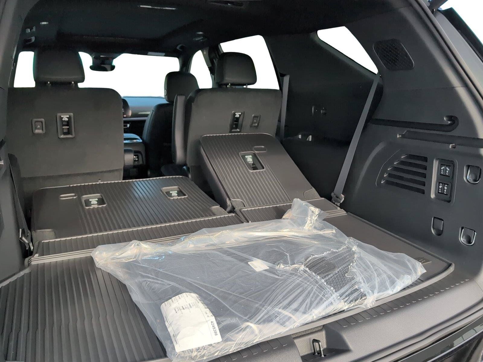 New 2026 Chevrolet Traverse RS w/ LPO, Floor Liner Package FWD image 34