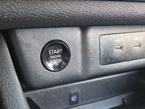 Used 2024 Nissan Rogue SL AWD/4WD image 11