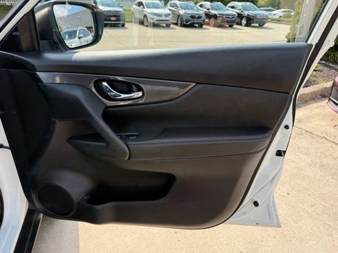 Used 2019 Nissan Rogue SV w/ Premium Package AWD/4WD image 36
