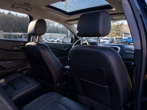 Used 2023 GMC Acadia SLT w/ Elevation Edition image 16