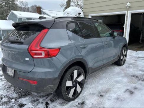 Used 2023 Volvo XC40 Recharge Ultimate image 3