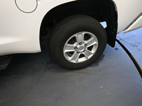 Used 2016 Toyota Tundra SR5 w/ SR5 Upgrade Package image 18