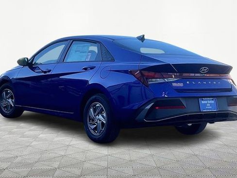 New 2026 Hyundai Elantra SE FWD image 3
