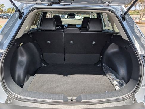 Used 2025 Toyota Corolla Cross XLE FWD image 9