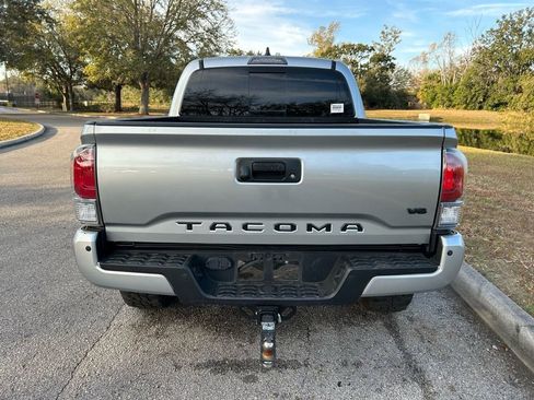 Used 2022 Toyota Tacoma TRD Off-Road w/ Technology Package image 4