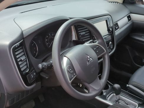 Used 2018 Mitsubishi Outlander ES AWD/4WD image 8