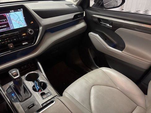 Used 2021 Toyota Highlander Platinum AWD/4WD image 15