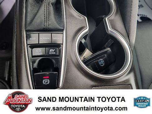 Used 2022 Toyota Camry XLE w/ Cold Weather Package FWD image 20