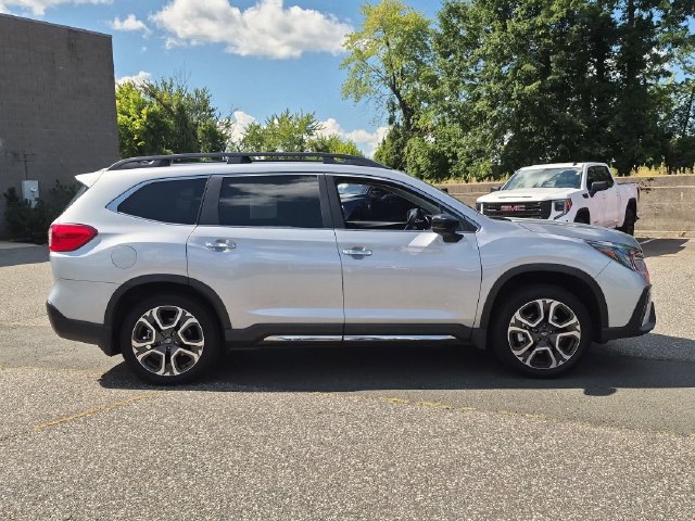 Used 2025 Subaru Ascent Touring AWD/4WD image 2