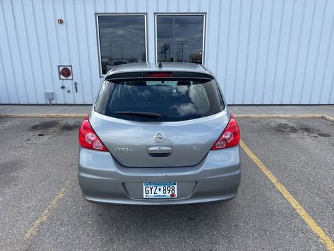 Used 2010 Nissan Versa Hatchback w/ Premium Pkg FWD image 7