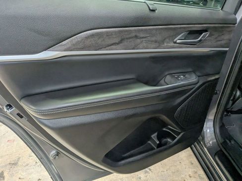 Used 2024 Jeep Grand Cherokee L Limited w/ Luxury Tech Group II image 24