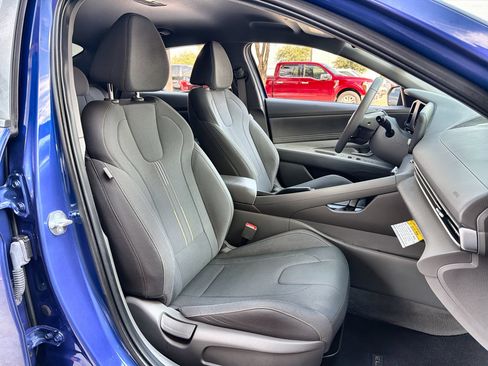 Used 2025 Hyundai Elantra Sport FWD image 23