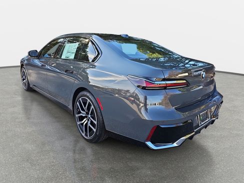 New 2026 BMW 740i image 7