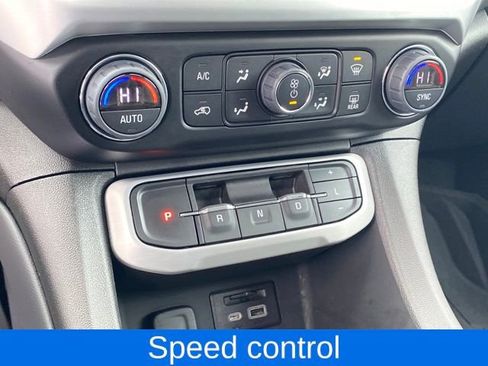 Used 2023 GMC Acadia SLT w/ Elevation Edition image 12