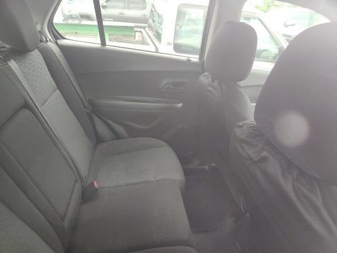 Used 2020 Chevrolet Trax LS w/ LPO, Protection Package FWD image 4