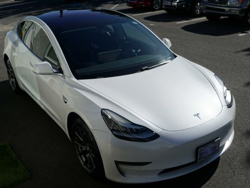Used 2018 Tesla Model 3 Long Range RWD image 8