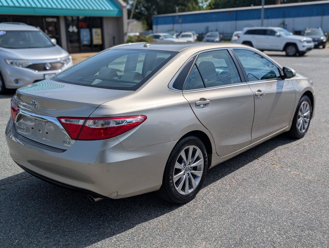 Used 2016 Toyota Camry XLE w/ Moonroof Package FWD image 6