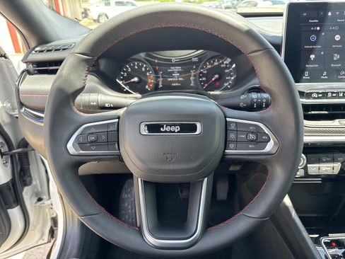 Used 2025 Jeep Compass Trailhawk image 21