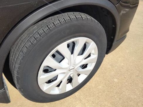 Used 2017 Nissan Rogue S w/ Appearance Package image 24