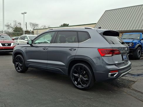 Certified 2023 Volkswagen Taos SE w/ Panoramic Sunroof Package image 4