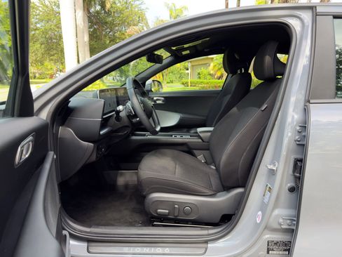 Used 2024 Hyundai Ioniq 6 SE RWD image 4