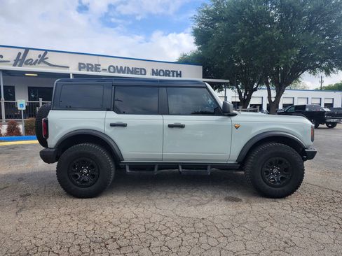 Used 2024 Ford Bronco Badlands image 3