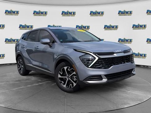 Used 2024 Kia Sportage EX FWD image 3