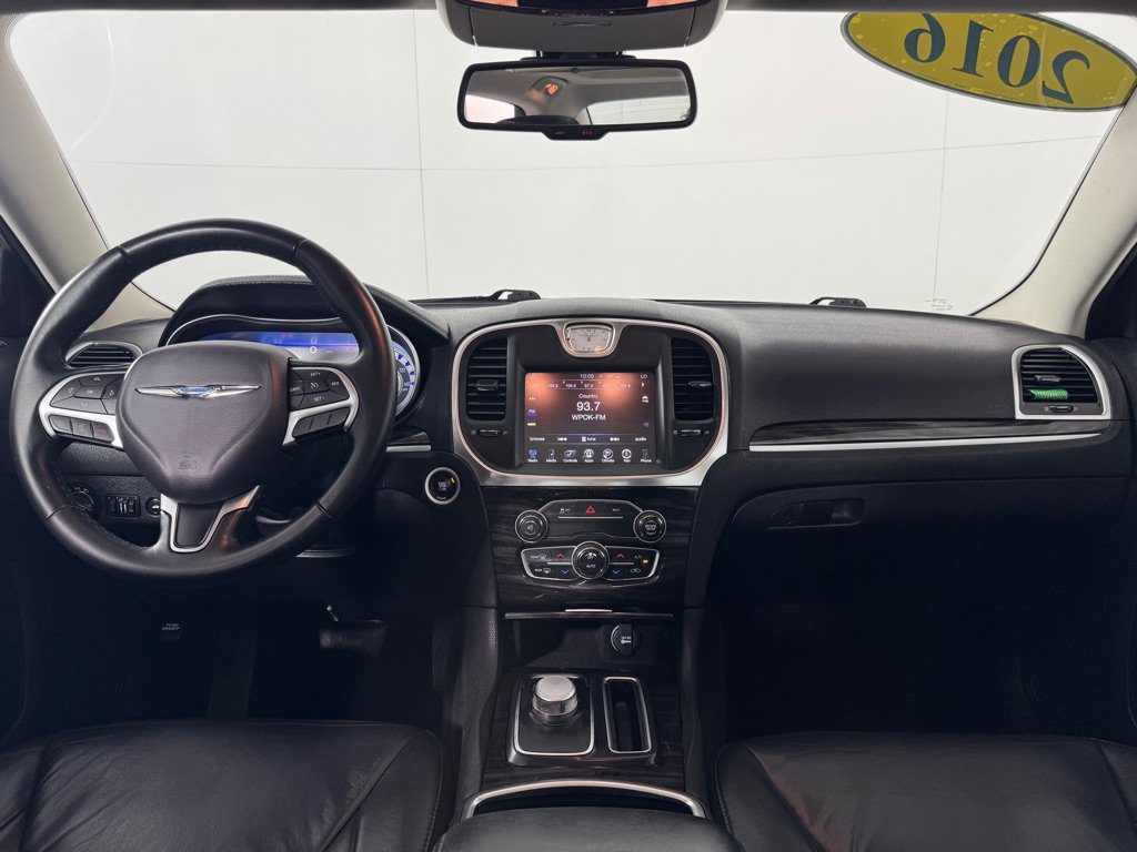 Used 2016 Chrysler 300 Limited RWD image 22