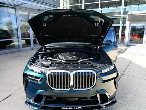 Used 2024 BMW ALPINA XB7 image 63