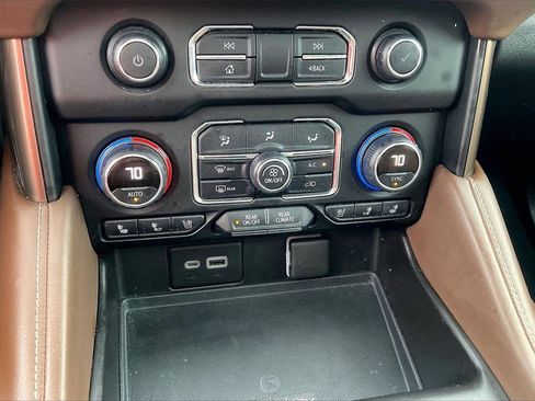 Used 2021 Chevrolet Tahoe High Country w/ Premium Package image 32