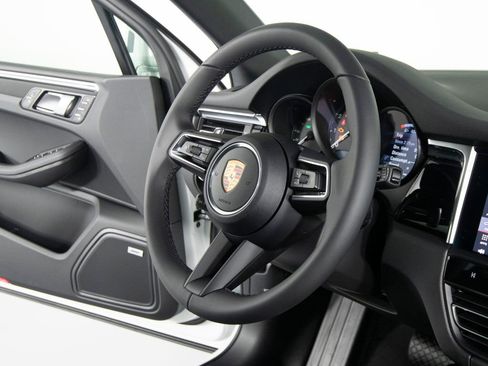 New 2026 Porsche Macan AWD/4WD image 30