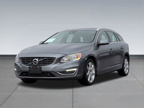 Used 2017 Volvo V60 T5 Premier w/ Convenience Package image 9