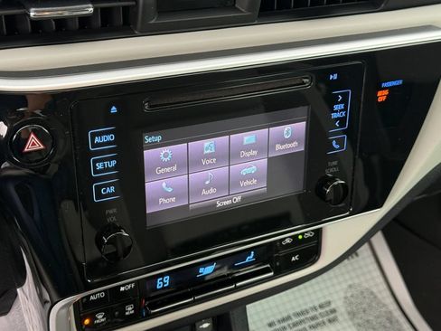 Used 2018 Toyota Corolla LE FWD image 26