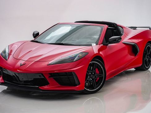 Used 2021 Chevrolet Corvette Stingray Preferred Cpe w/ Z51 Performance Package RWD image 3