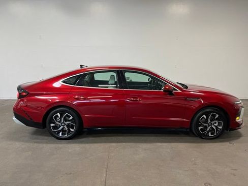 Used 2024 Hyundai Sonata SEL FWD image 2