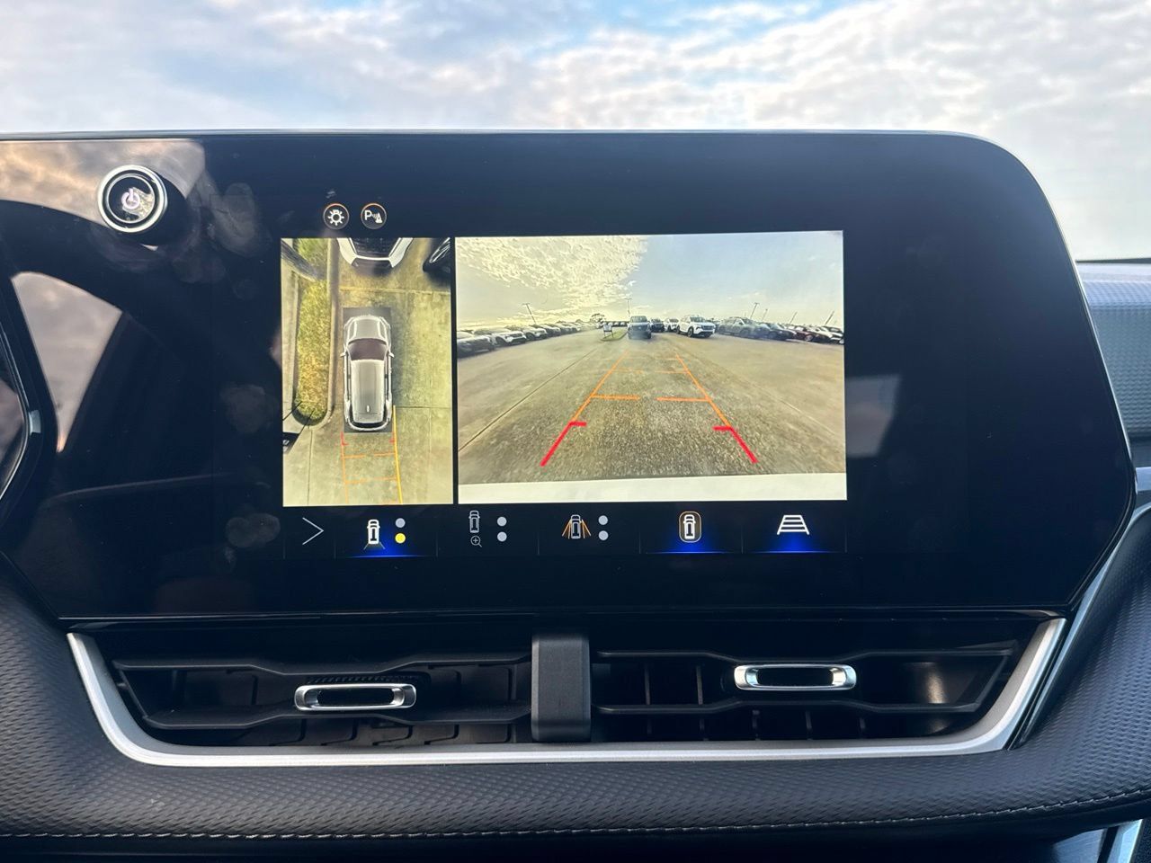 Used 2025 Chevrolet Equinox LT w/ Convenience Package II FWD image 45