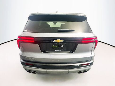 Used 2025 Chevrolet Traverse LT image 7