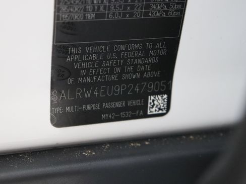 Used 2023 Land Rover Discovery Metropolitan Edition AWD/4WD image 45