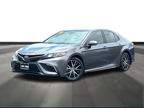 Used 2024 Toyota Camry SE w/ Convenience Package FWD image 1
