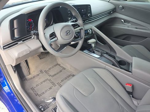 Used 2022 Hyundai Elantra SEL image 18