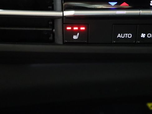 Used 2025 Toyota Sienna XLE Woodland Edition image 23