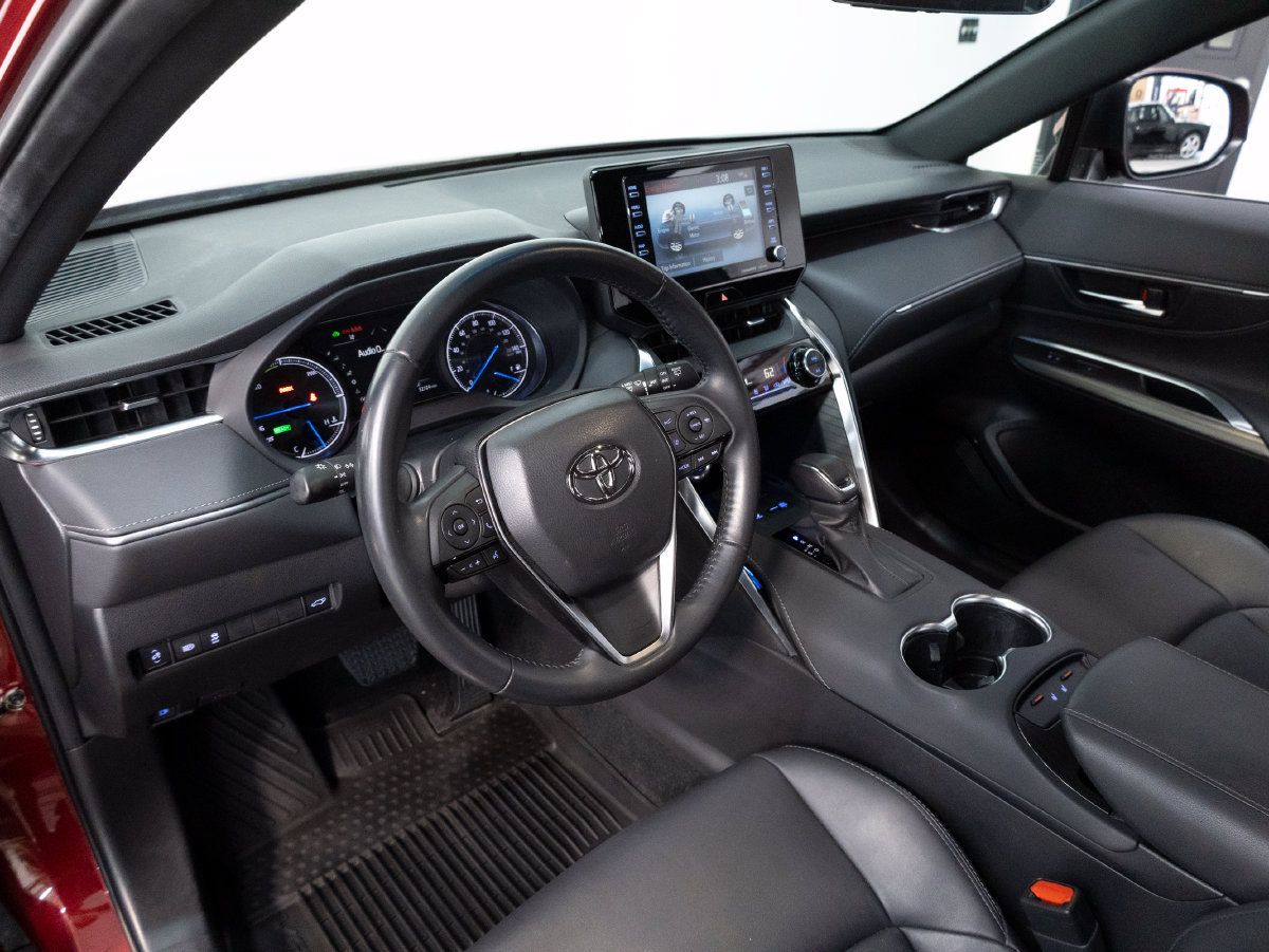 Used 2022 Toyota Venza XLE AWD/4WD image 5