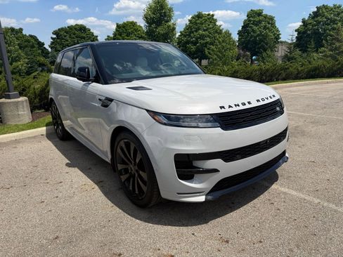 Used 2026 Land Rover Range Rover Sport Dynamic SE AWD/4WD image 3