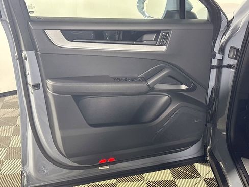 Used 2024 Porsche Cayenne Coupe w/ Premium Package Plus image 10